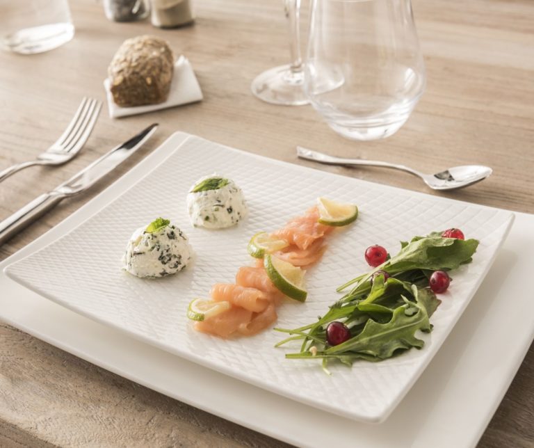 ASSIETTE PLATE RECTANGULAIRE EN PORCELAINE OKITO